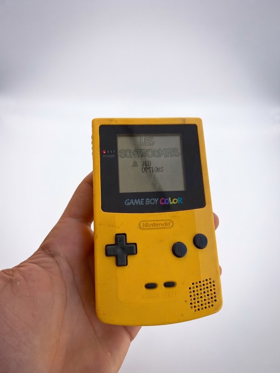 Game Boy Color Jaune + Jeu "Les Schtroumpfs" – Fonctionnelle