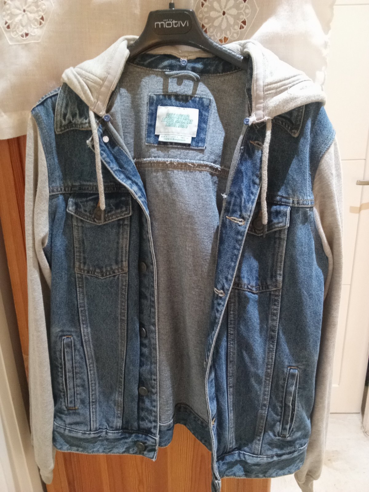Veste en jean à capuche 