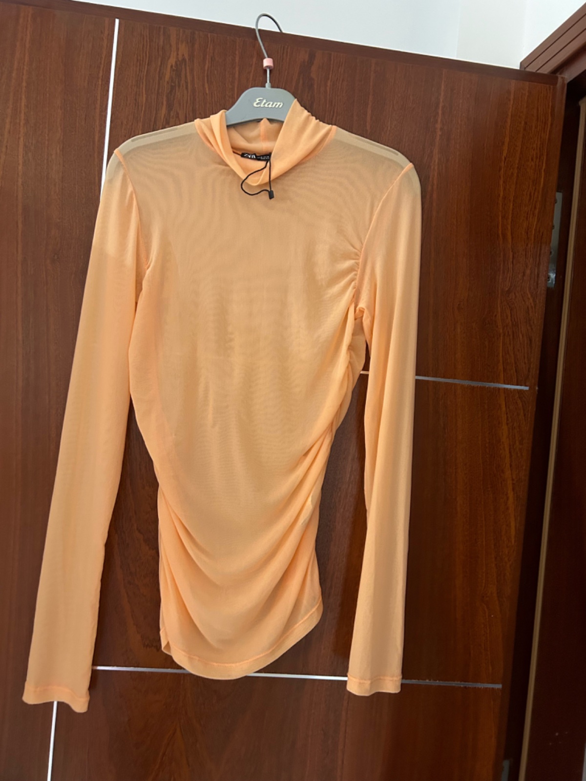 Pull orange de la marque zara