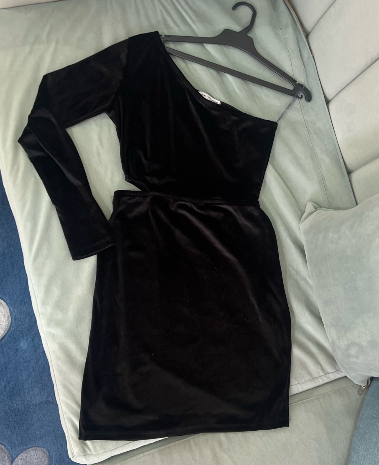 Black velvet dress 🖤