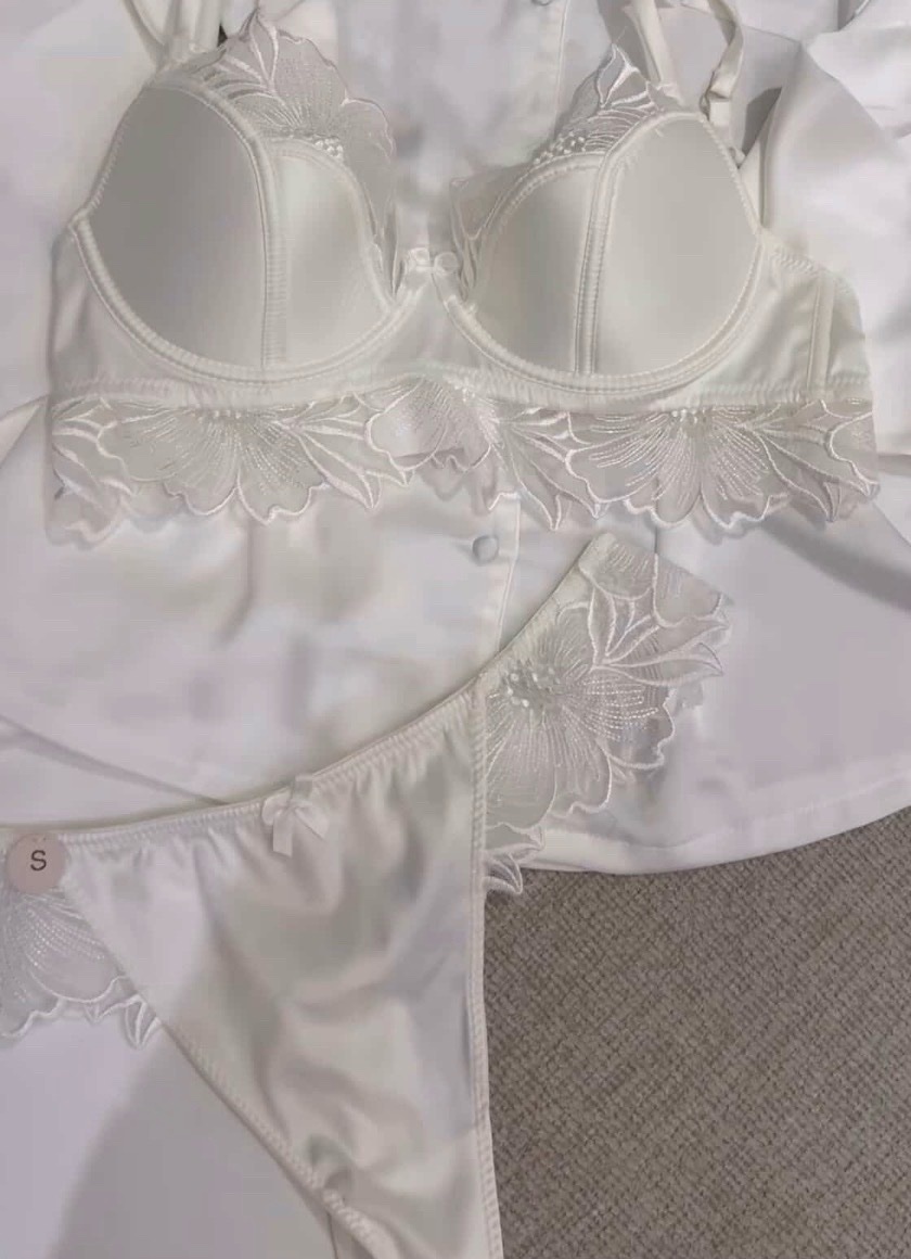 Deux pieces blanches, taille : L 85B