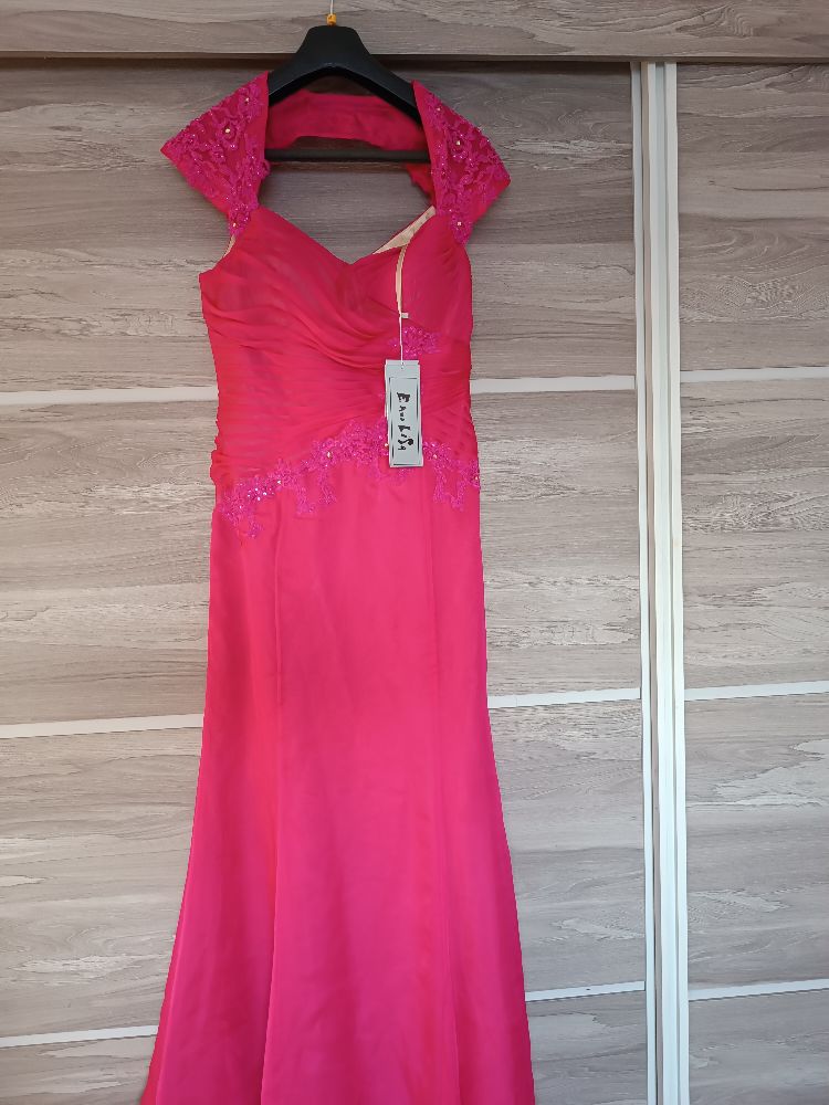✨ Robe de soirée fuchsia – neuve avec étiquette taille 44 prix négociable 