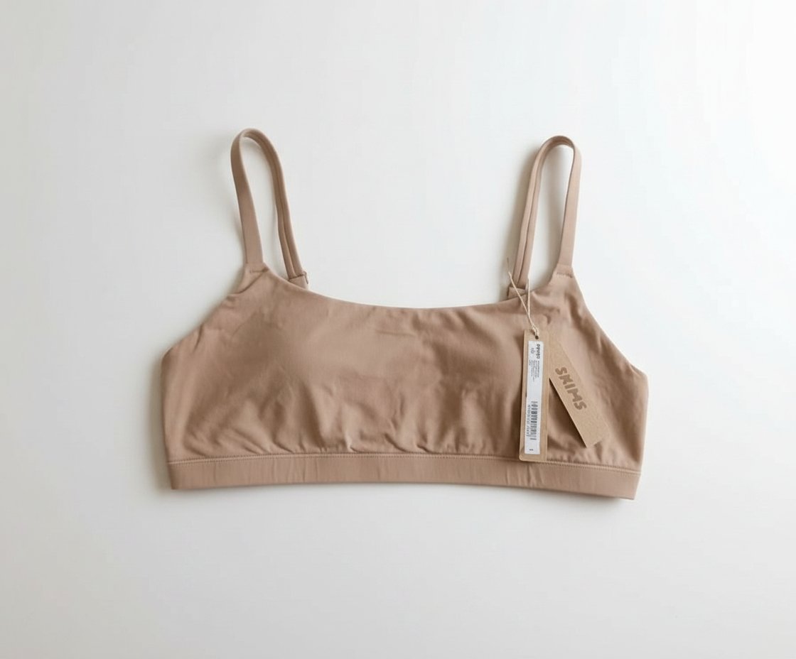 🤎🤎Brassière SKIMS Kim Kardashian 🤎🤎Très confortable et extensible, ce modèle est un incontournable de la marque. La matière est ultra douce et s'adapte parfaitement aux courbes. Idéal pour un usage quotidien