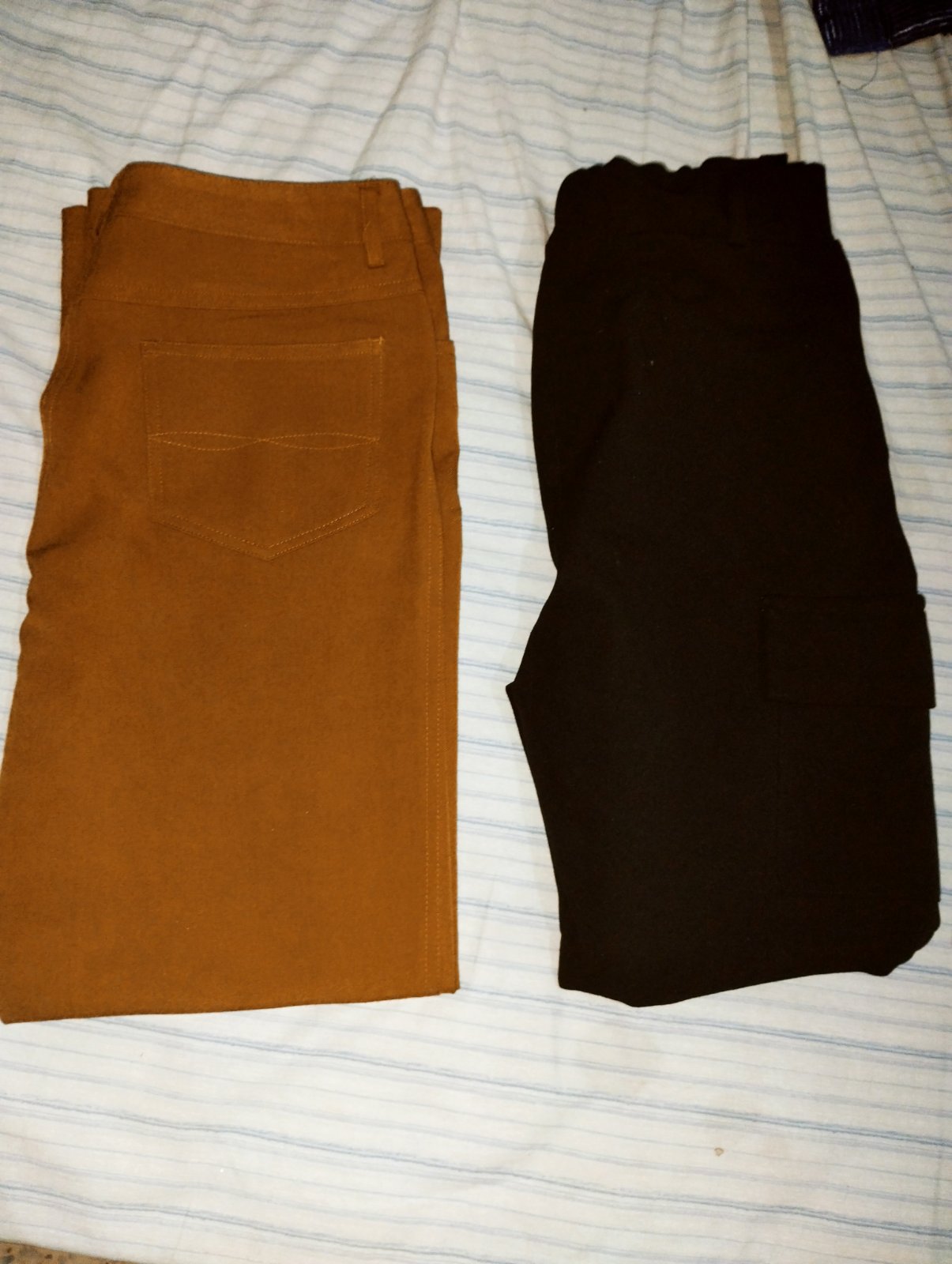 Deux pantalons 