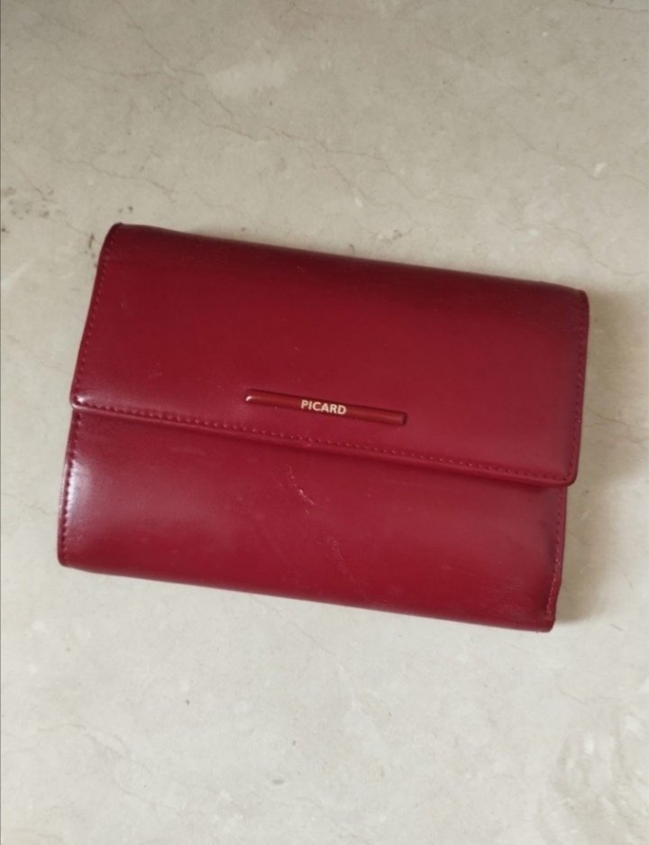 Portefeuille rouge 
