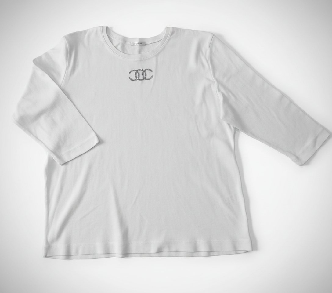 Pull neuf jamais porté motif chanel 🤍🤍🤍