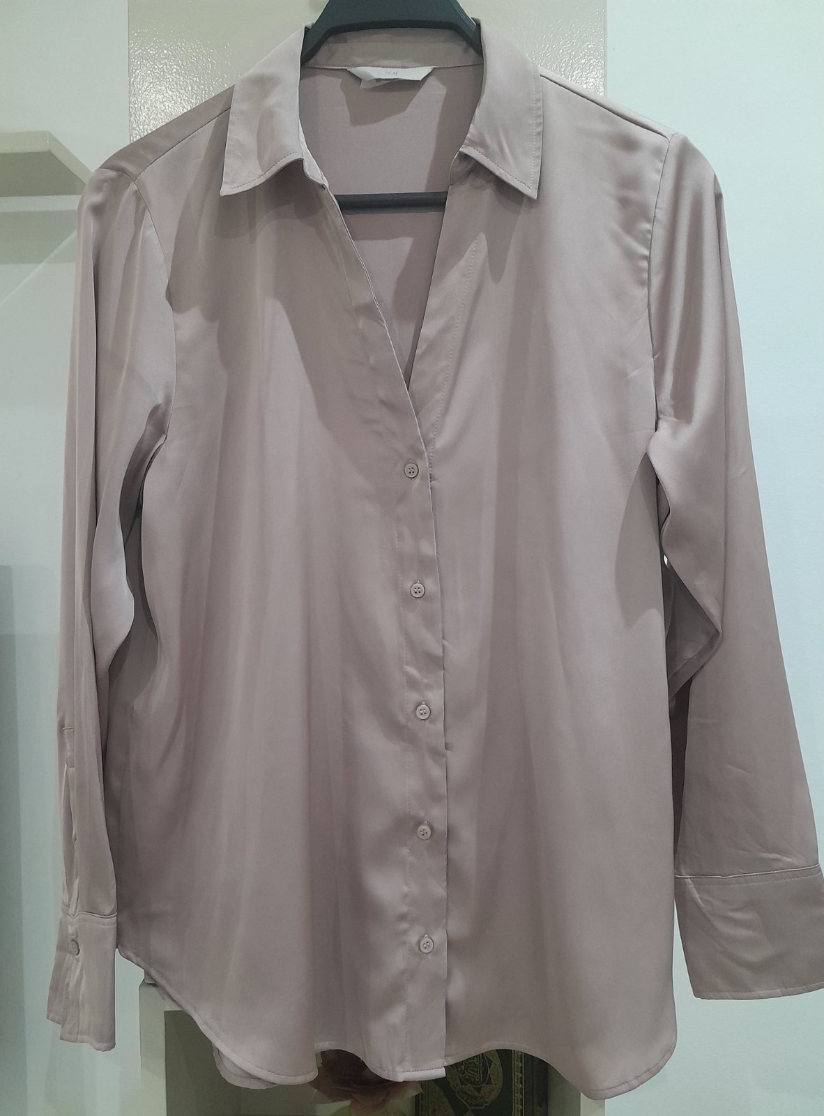 Chemise en satin tres chic en reel et beau couleur 