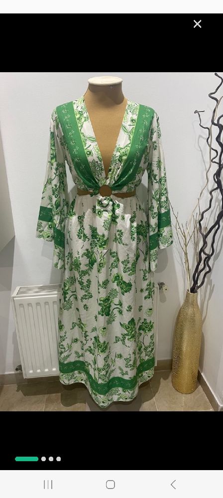 Robe tres stylee neuf jamais porté importé 