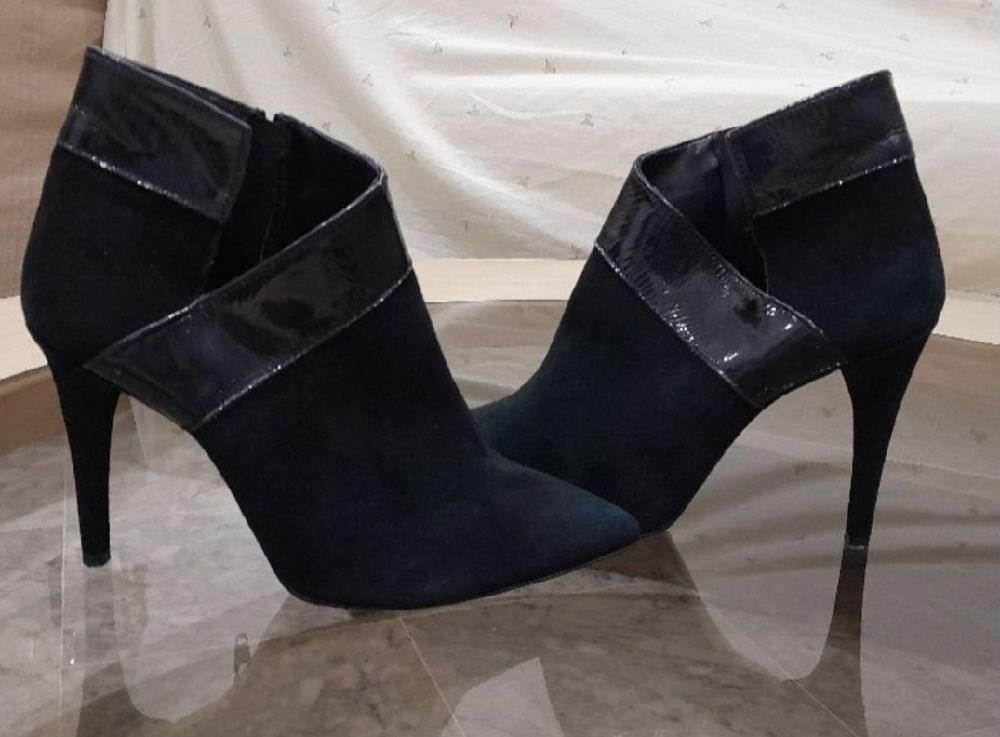 Bouttines sn vrai cuir et daim presque neuf 