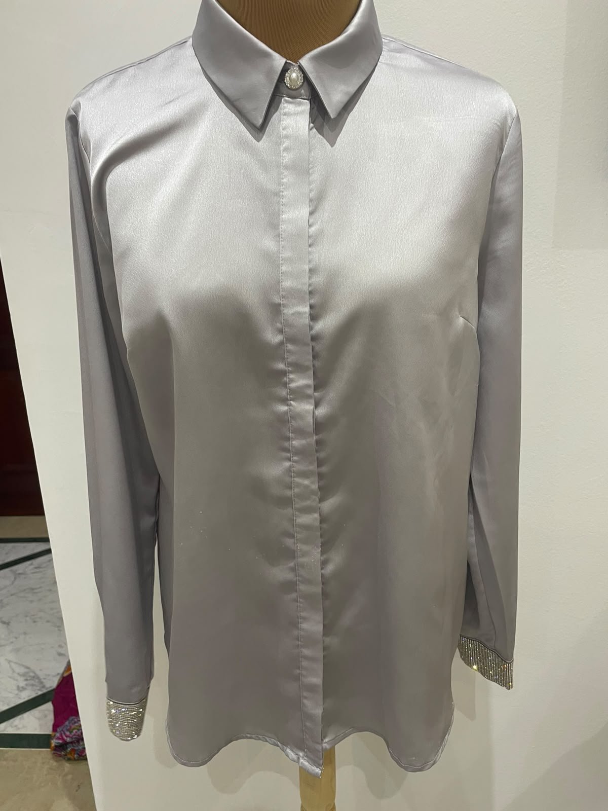 Chemise strassee tres chic 