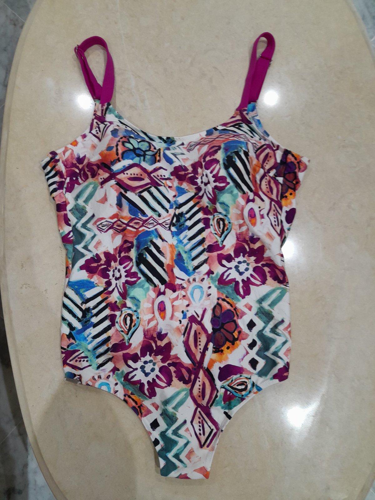 Maillot de bain de tres haute qualité  neuf  