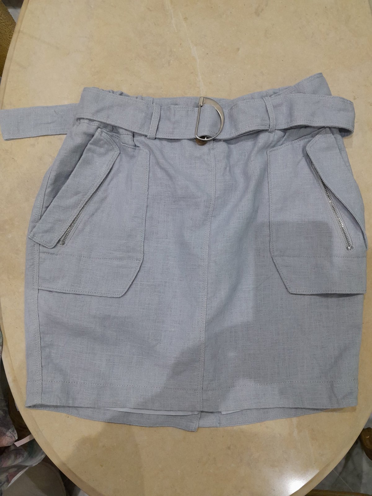 Jupe en vrai lain tres chic avec ceinture 