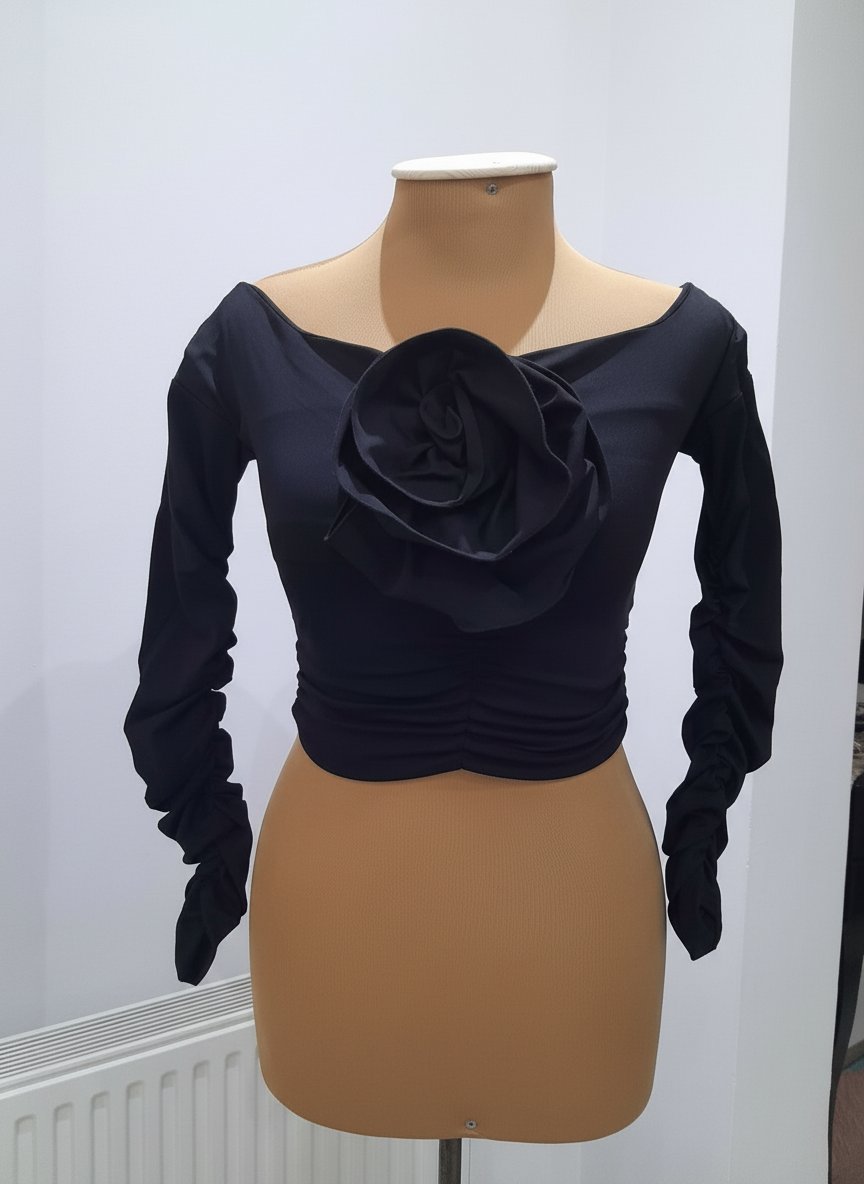 Pull body neuf tres chic tissu elastiquee 