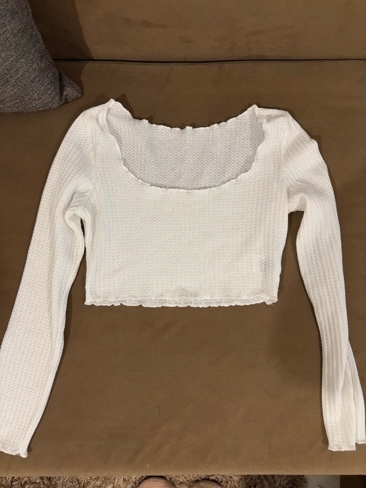 Crop white with sleeves 