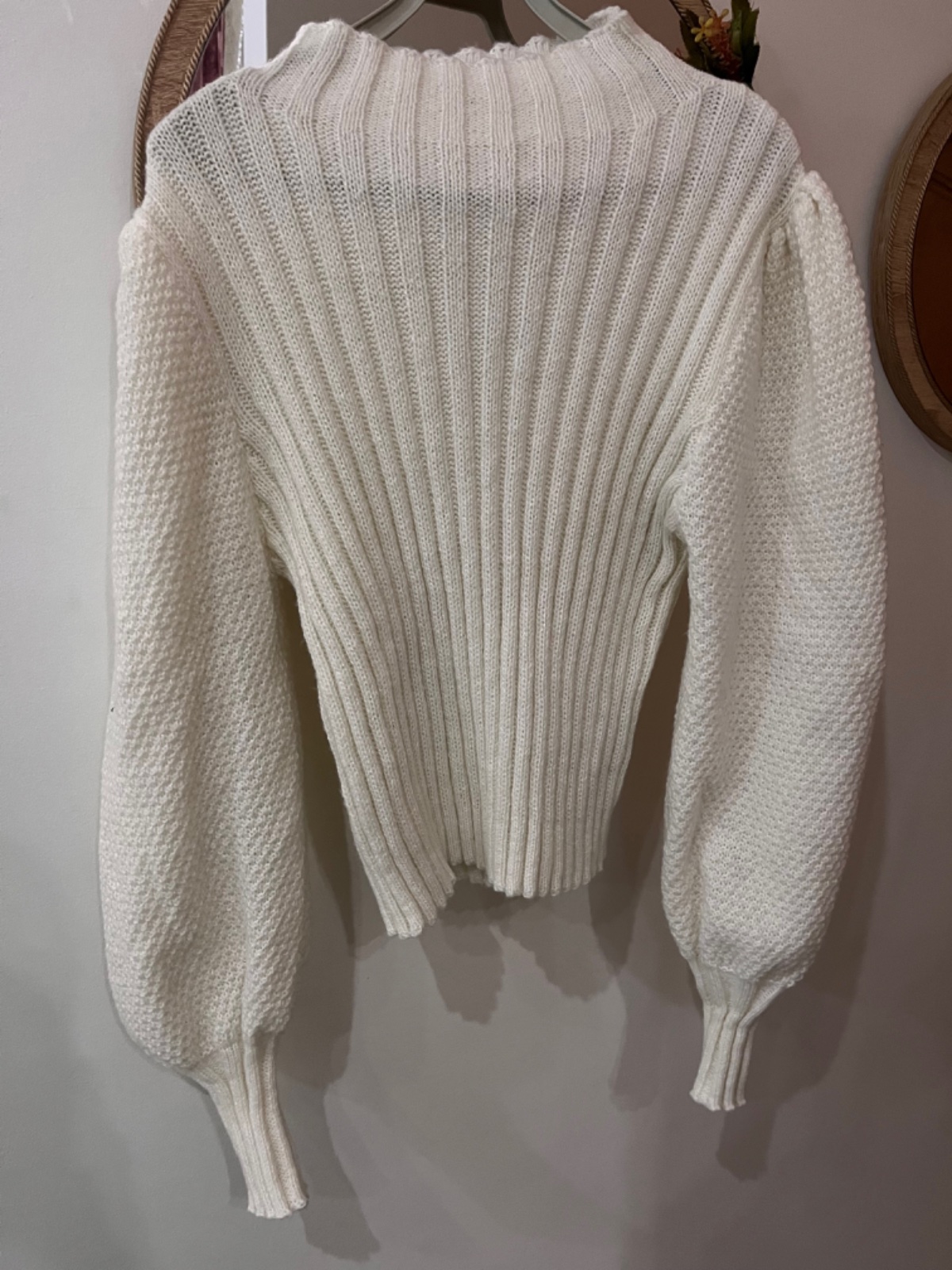 Pull shein blanc avec manches bouffantes