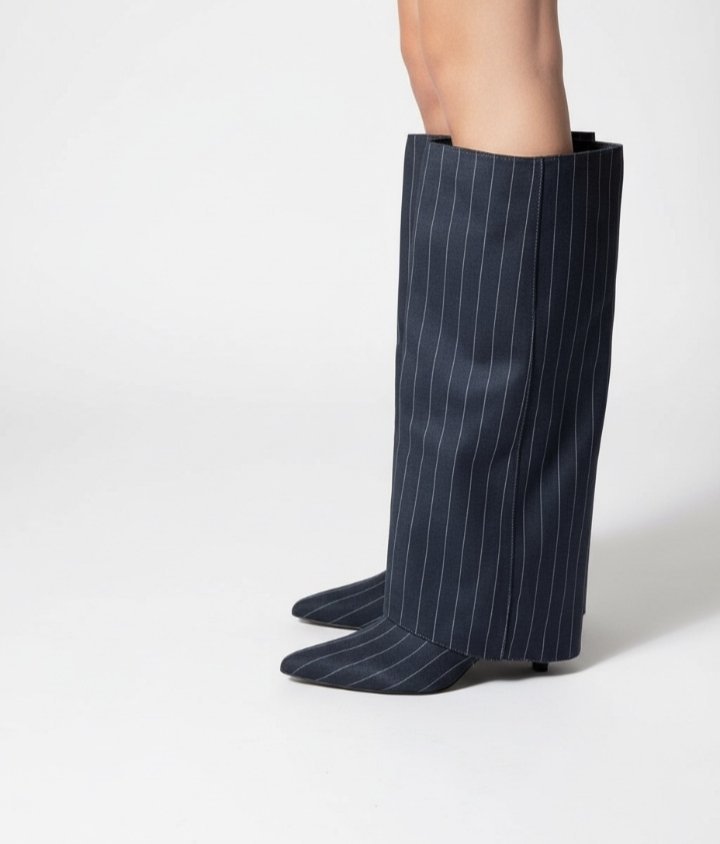 Bottes tendance de la marque pretty little thing 
