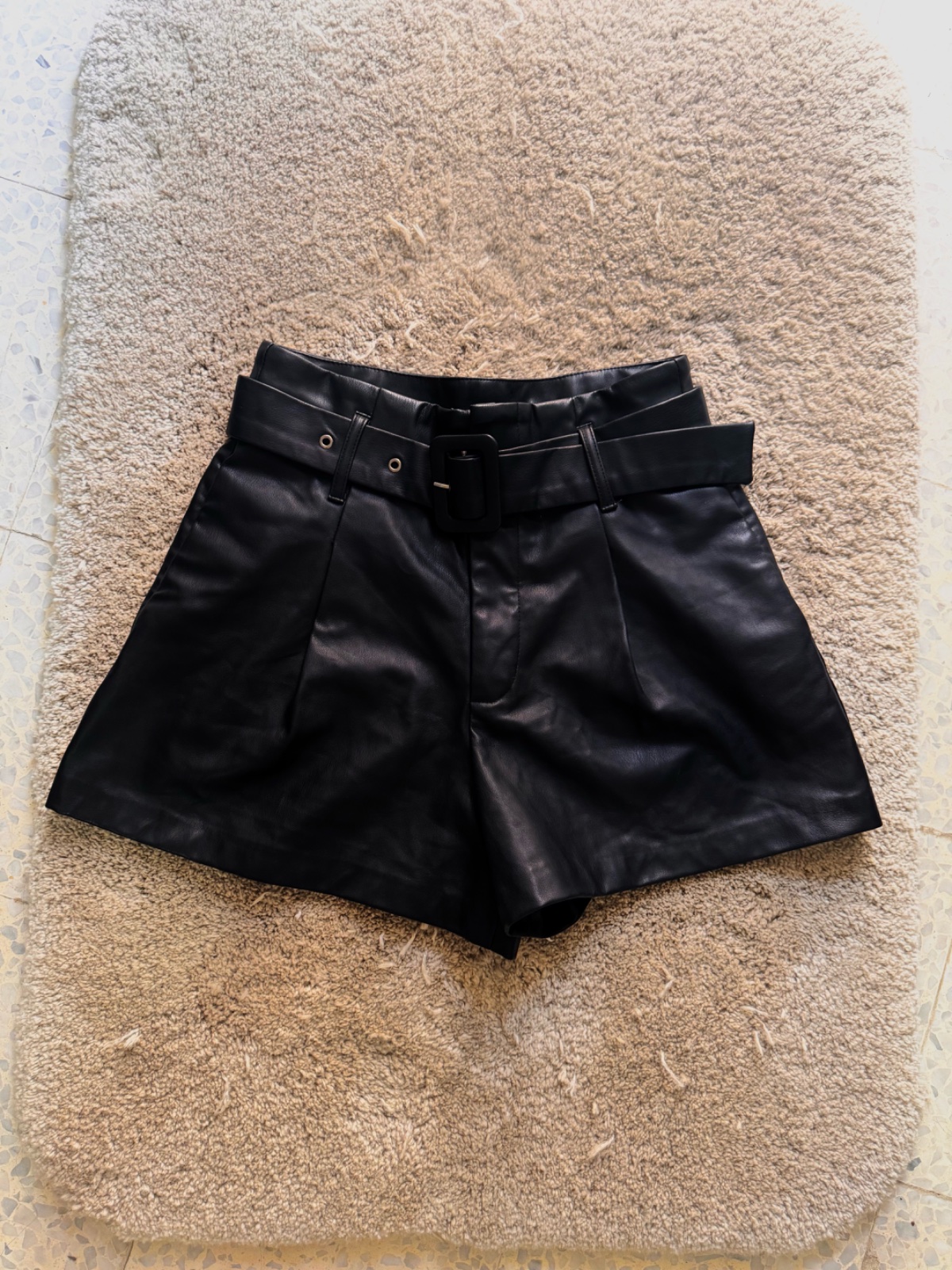 Short zara en cuire xs