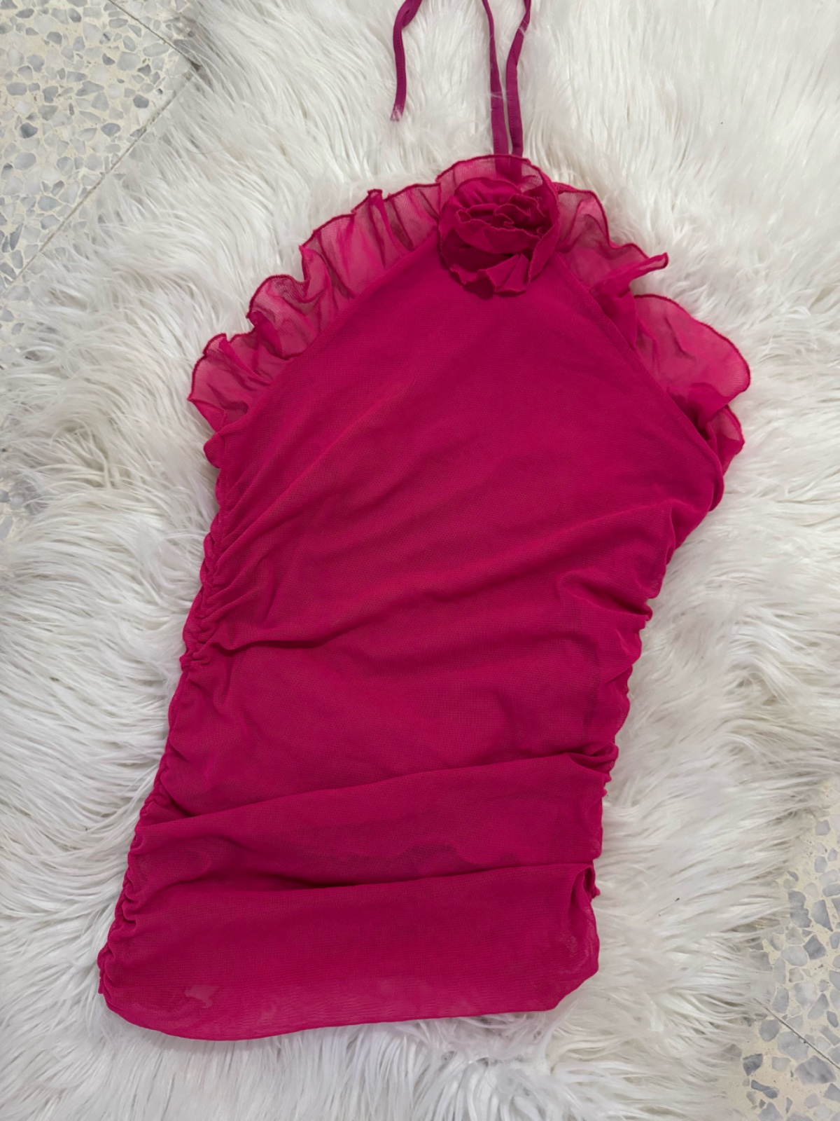 Joli top rose avec detailles