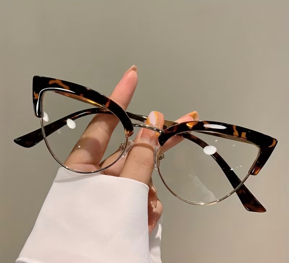 Eyeglasses Cat Eye shape