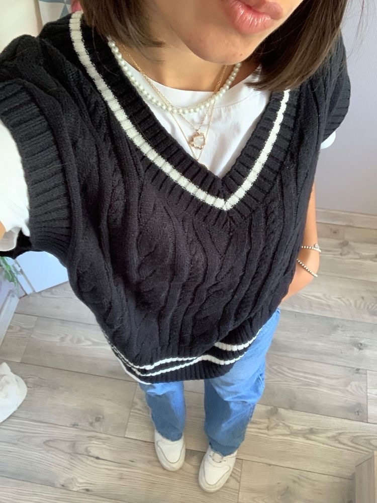 Sweater vest / gilet sans manche 