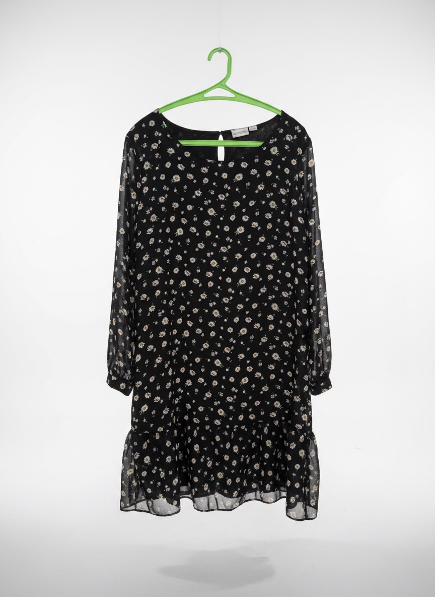 Robe noir fleurie 