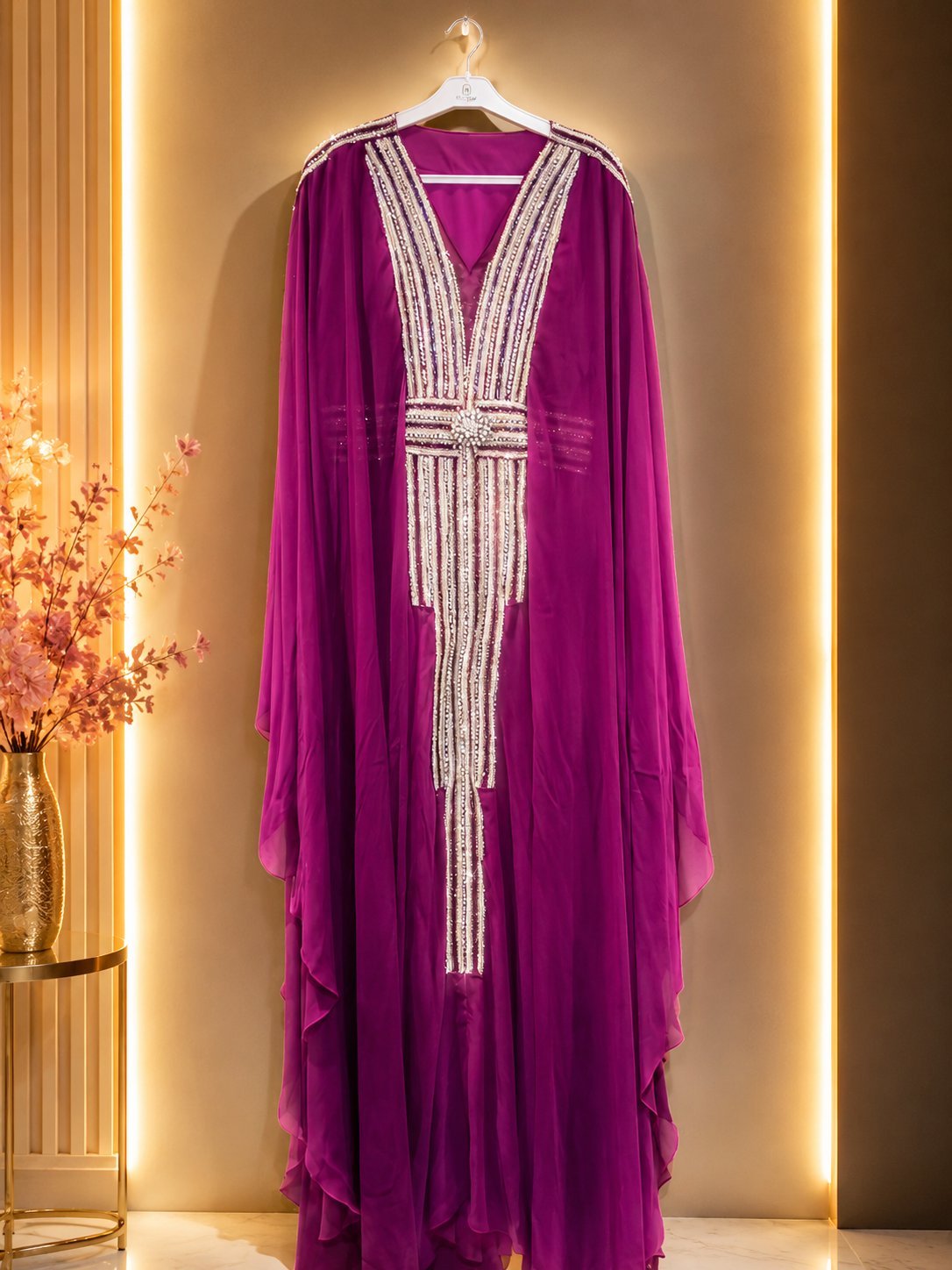 Caftan jamais porté robe satiné de l'intérieur avec un ruban pour ajuster la taille tlabbis 40. 42 meme plus 