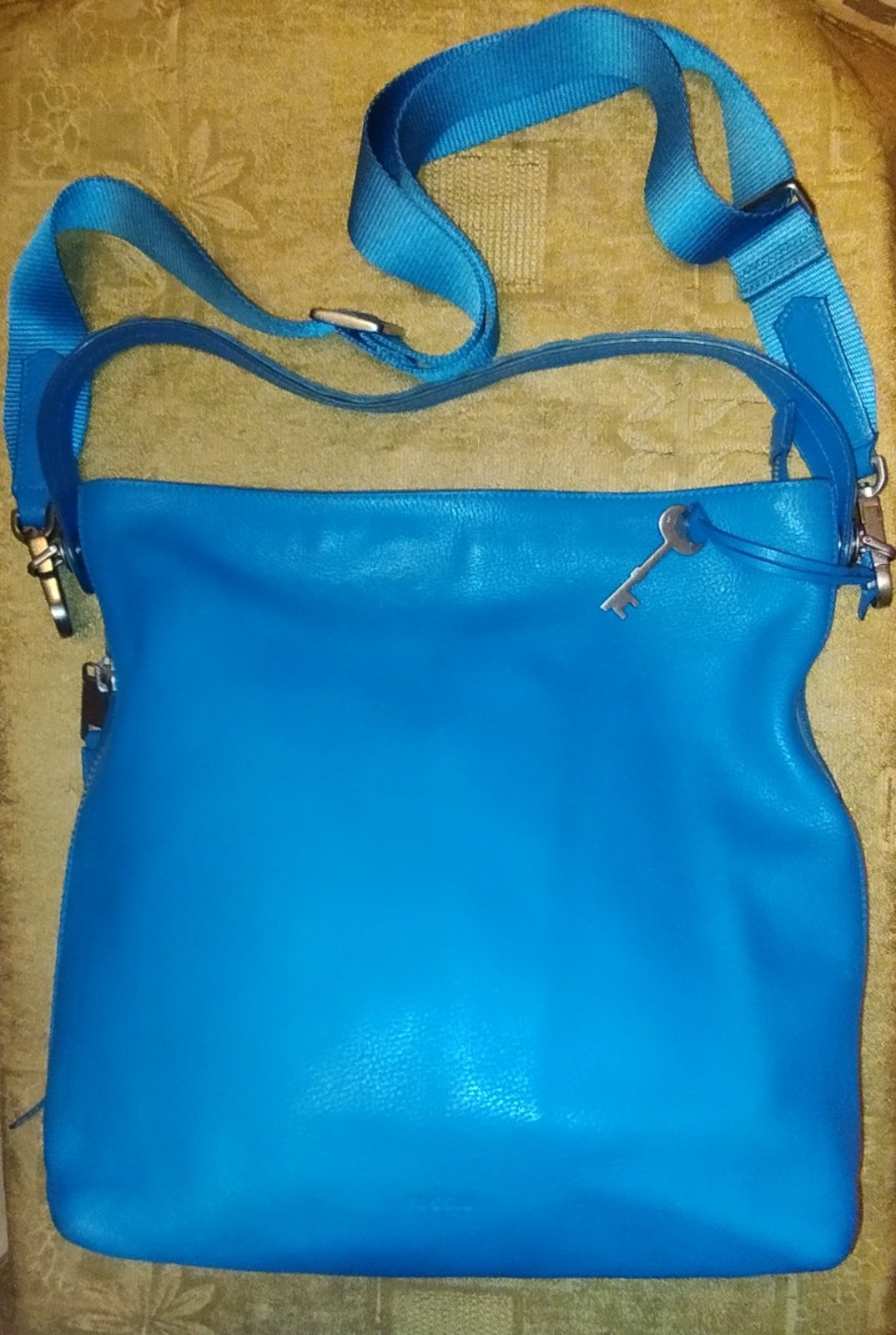 Magnifique sac vrai cuir Fossil avec une sublime couleur bleu 🩵💦🌊🐦🐬🪼