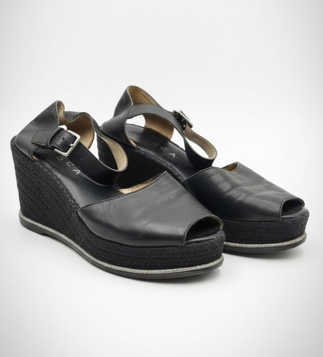 Sublime compensé  marque BARCA entièrement en vrai cuir noir très à la mode et embelli tout vos tenues mes belles 🌹🔥🔥🔥