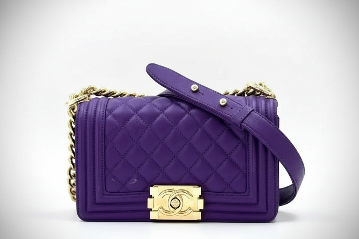 Vous aurez toujours besoin d'un sac style Chanel Boy unique,magnifique, fabriqué en France en plus d'une belle couleur mauve 💜🔥