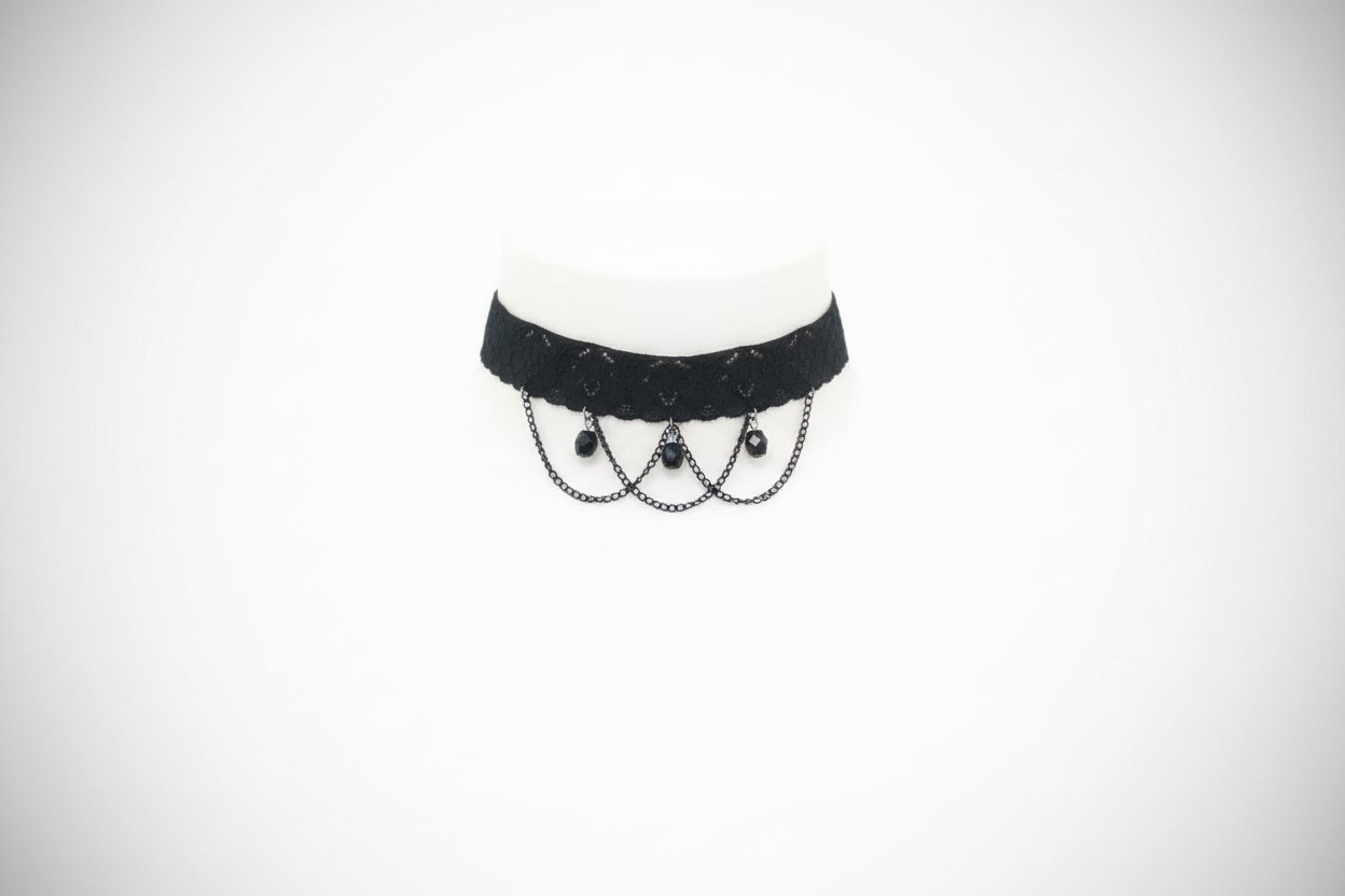 Collier noir en dentelles