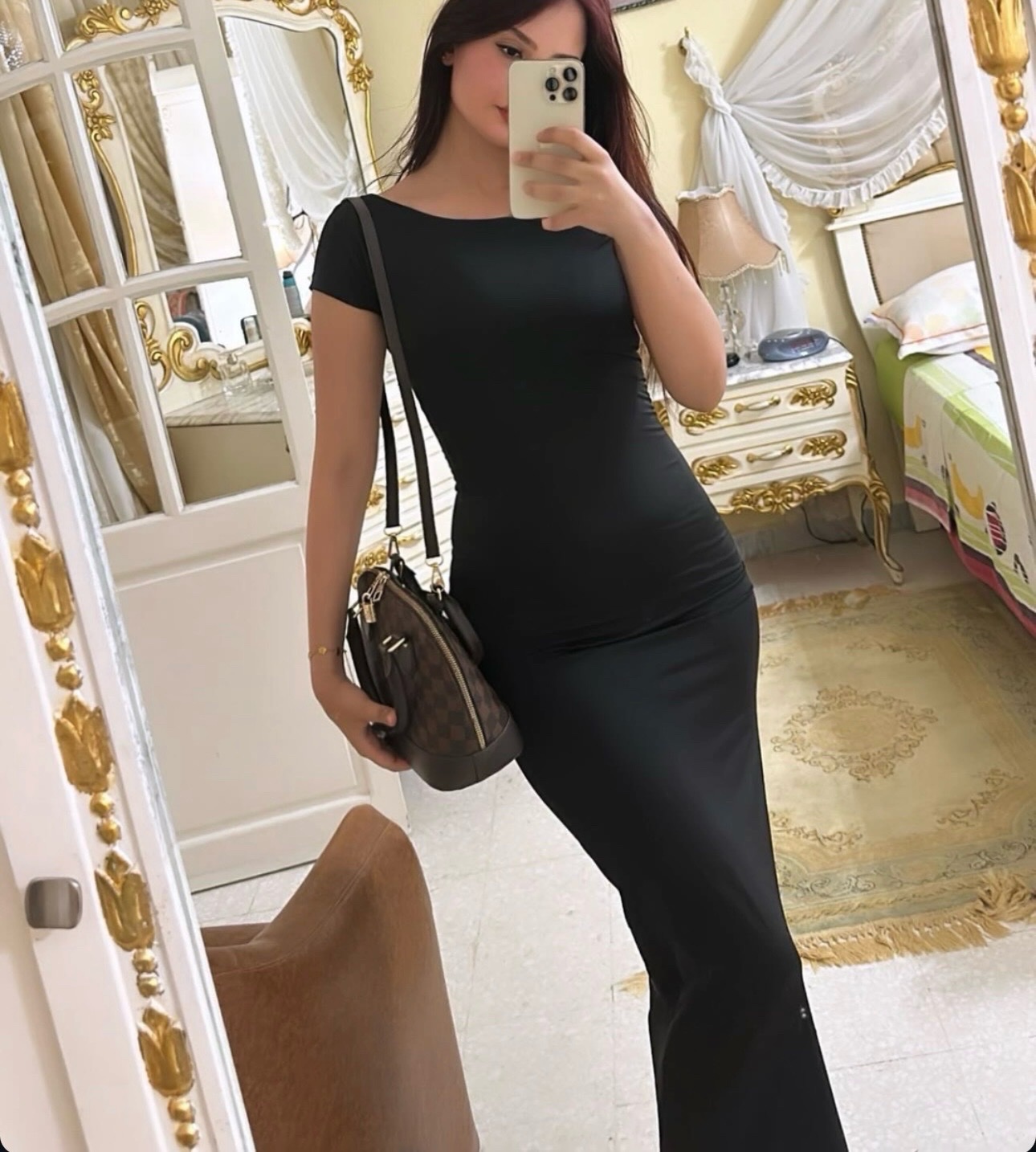 Robe noir moulante
