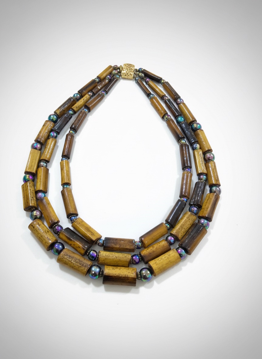 Collier Plastron Ethnique-Chic – Éclat Naturel & Reflets Irisés