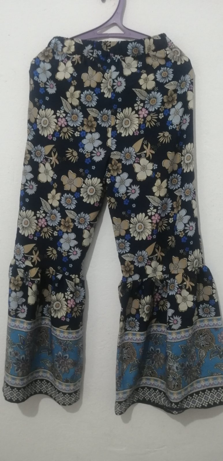 Pontalon large fleurie 
