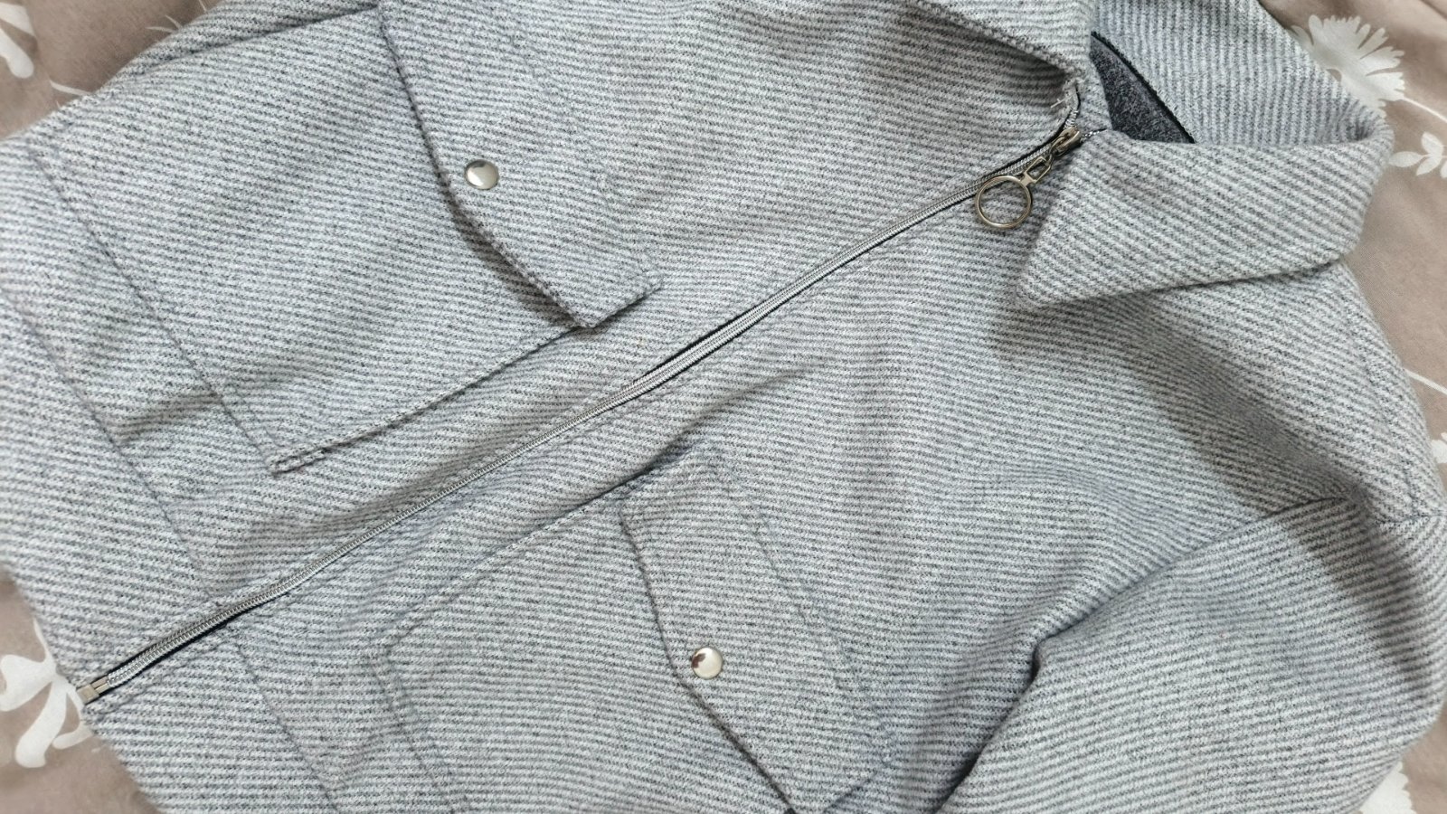 Veste gris jamais portee
