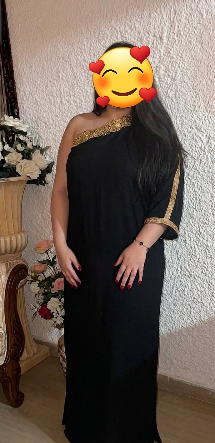 Jebba traditionnel noir avec touche doré très jolie portée 