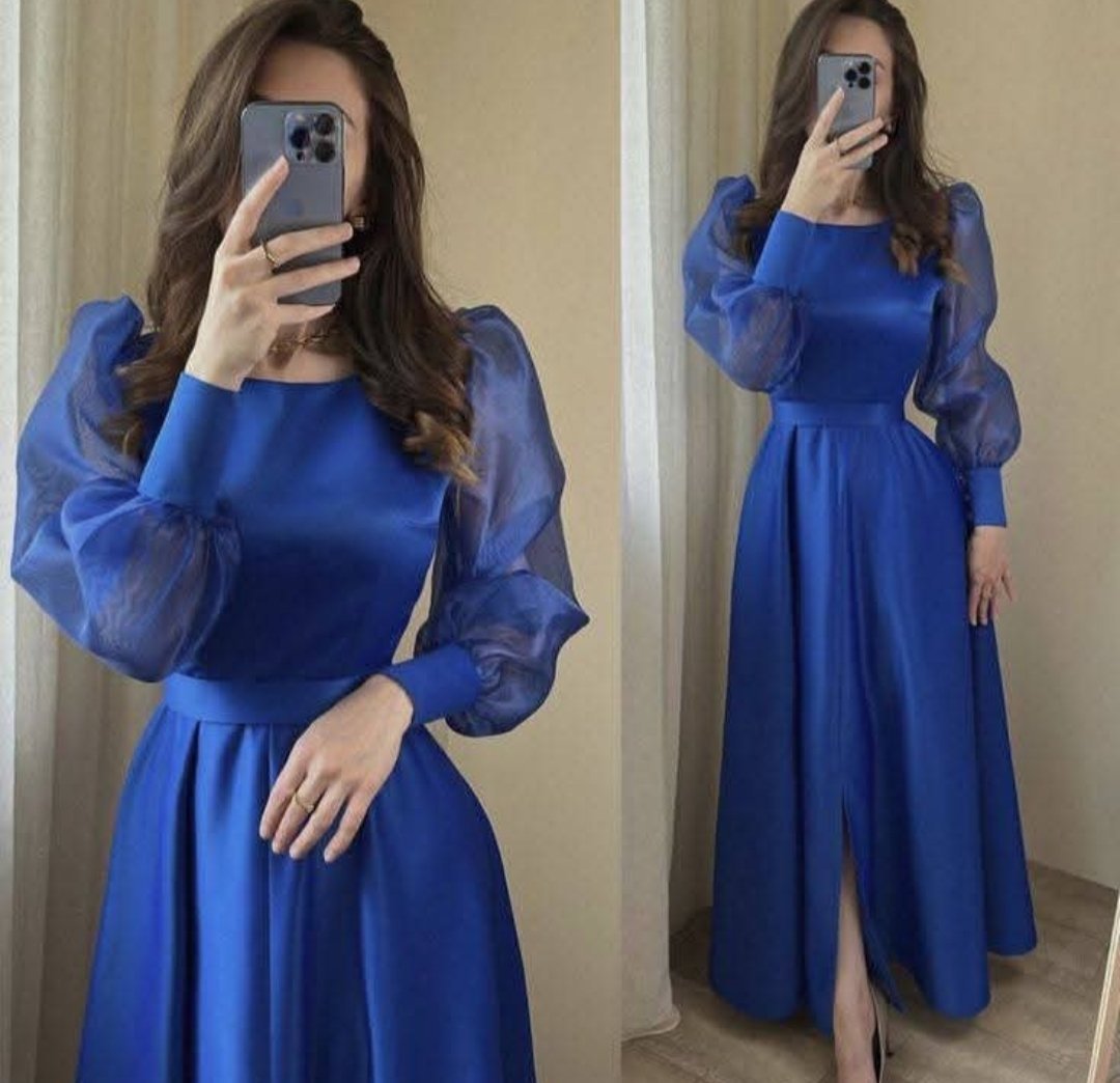 Robe en bleu roi