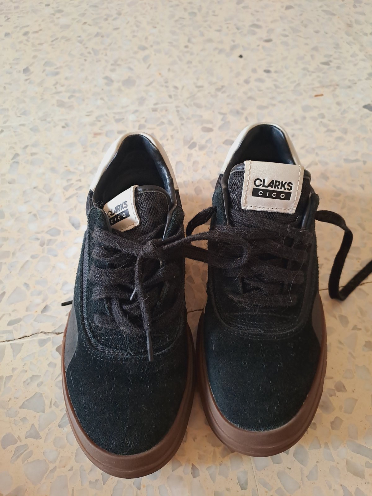 Basket clarks neufs pointure 33