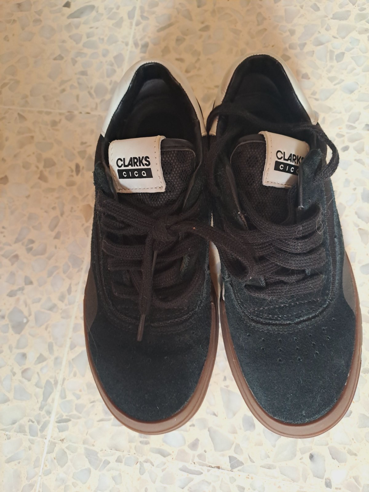 Chassures enfant neuves pointure 33 marque clarks