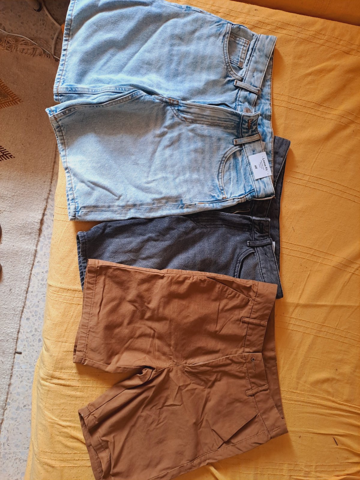 Lot de 3 short neufs jamais portés 146cm