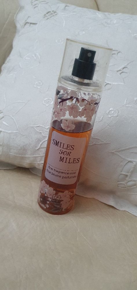 Smiles for Miles Body Mist (caramel bath and body)