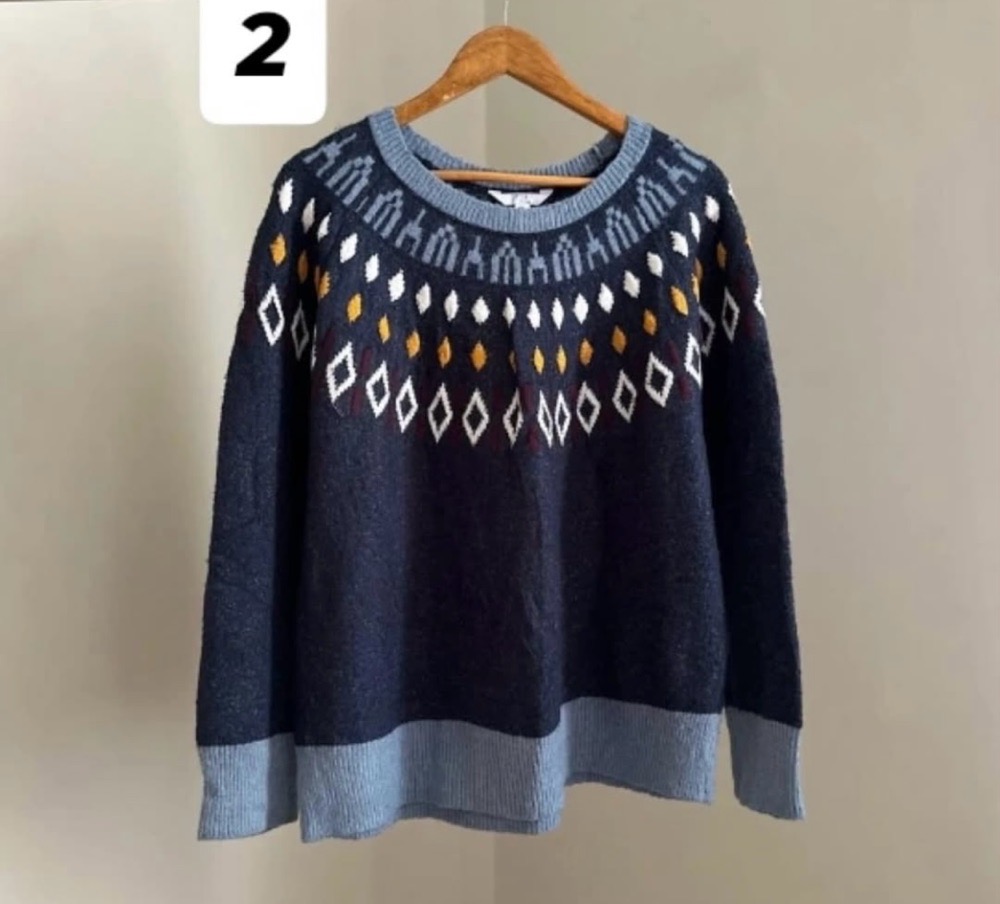 Pull bleu taille S ylabes hata M