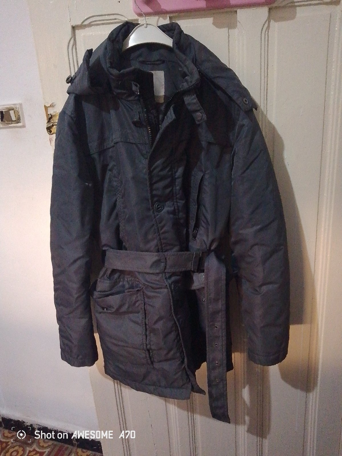 Manteau gris foncé tissu imperméable 