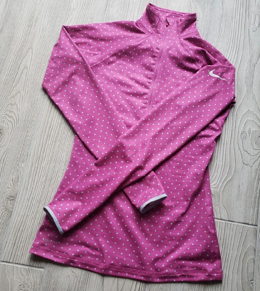 Pull sport rose Nike en très bon état 