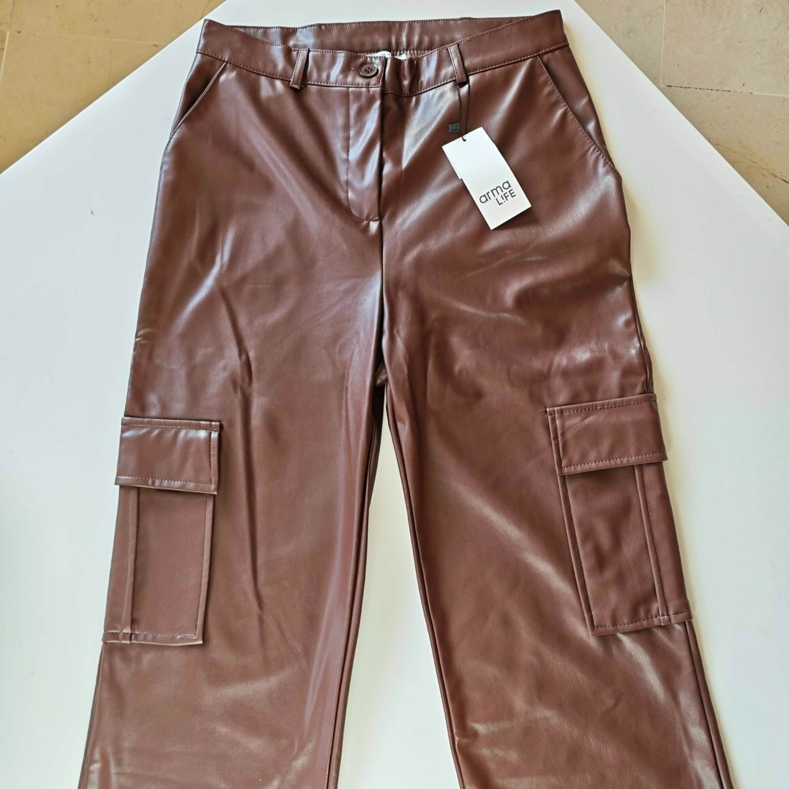 Pantalon marron tendance en simili cuir importé