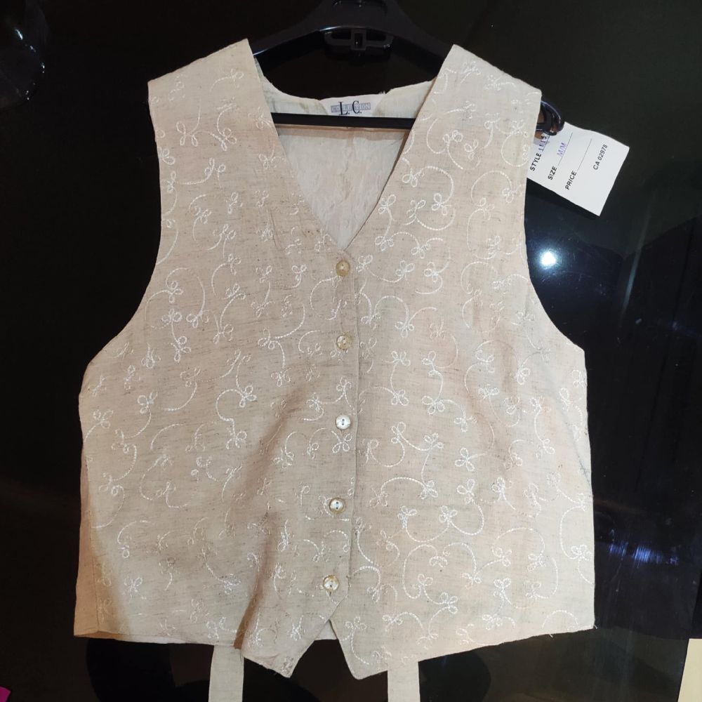 Gilet femme en lin brodé neuf 