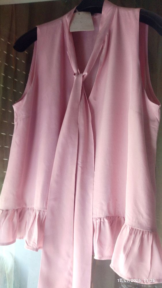 Une magnifique Blouse rose toute neuve 