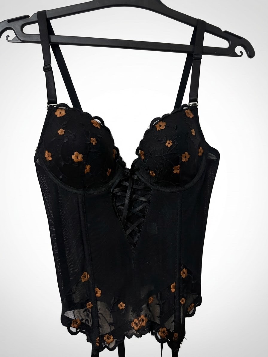 Corset noir au style vintage et romantique