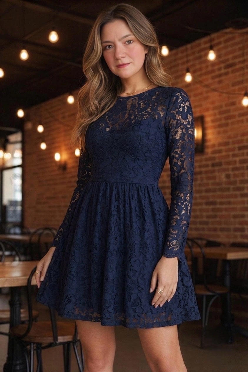 Robe bleu marine avec dentelles 