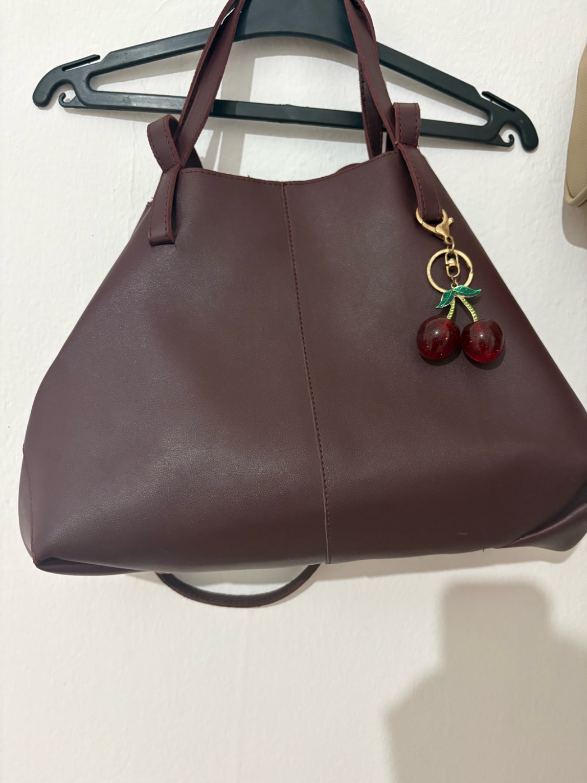 🍒 Sac cabas bordeaux  avec bijou cerise – État impeccable