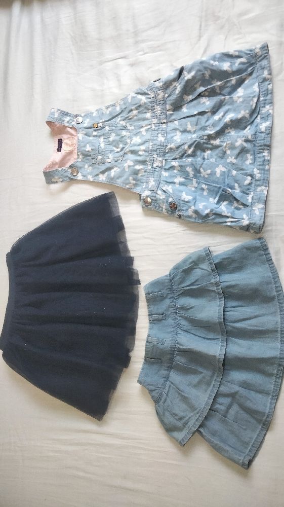 Lot deux jupes et combinaison jupe